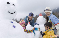 带孩子堆雪人发心情说说朋友圈 下雪带孩子