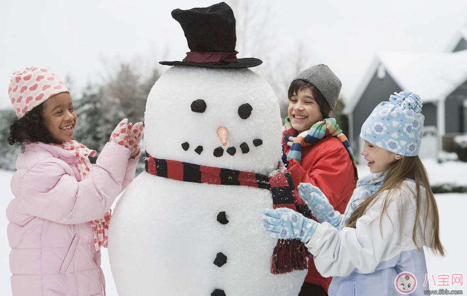 带孩子堆雪人发心情说说朋友圈  下雪带孩子堆雪人感言说说朋友圈